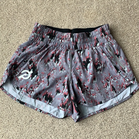 Peloton Pants - Peloton Lululemon tracker short size 6 new